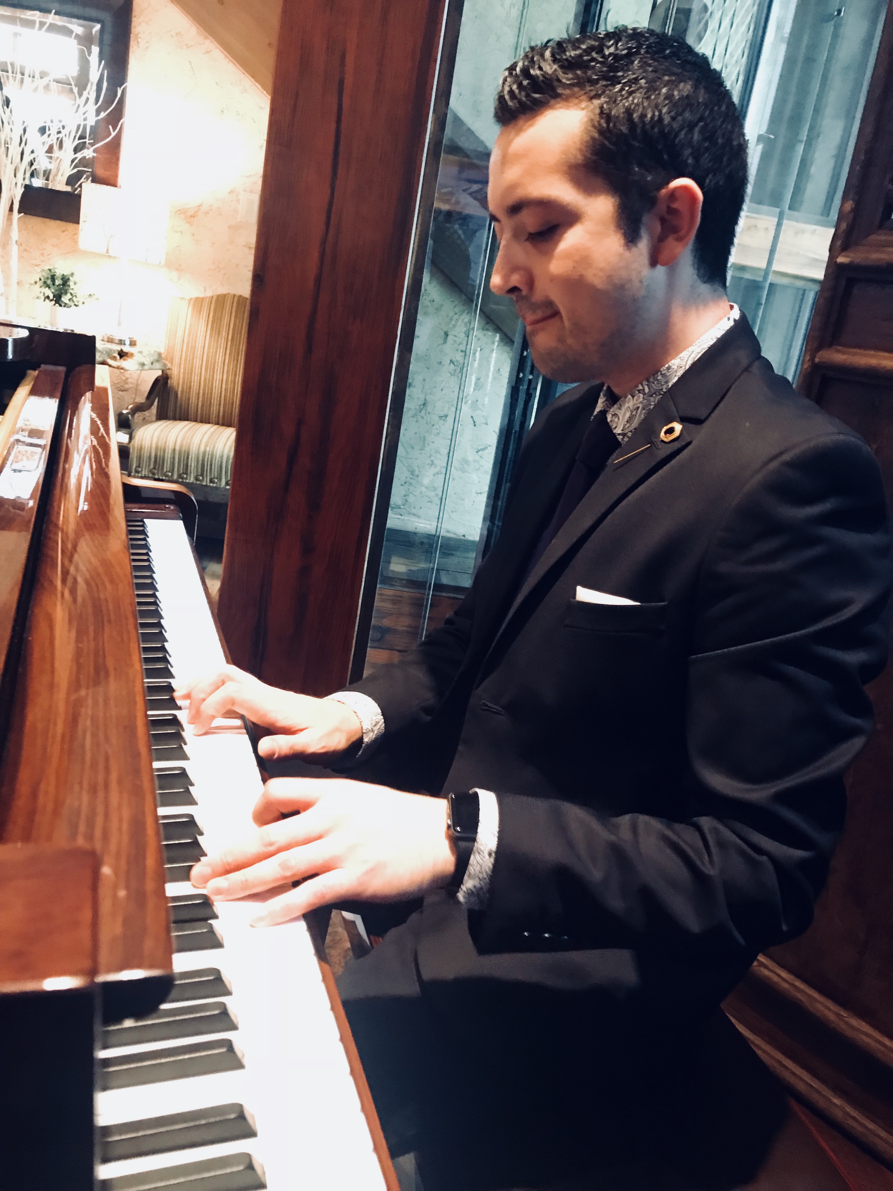 Ceremony pianist Kevin Judd performing for a wedding