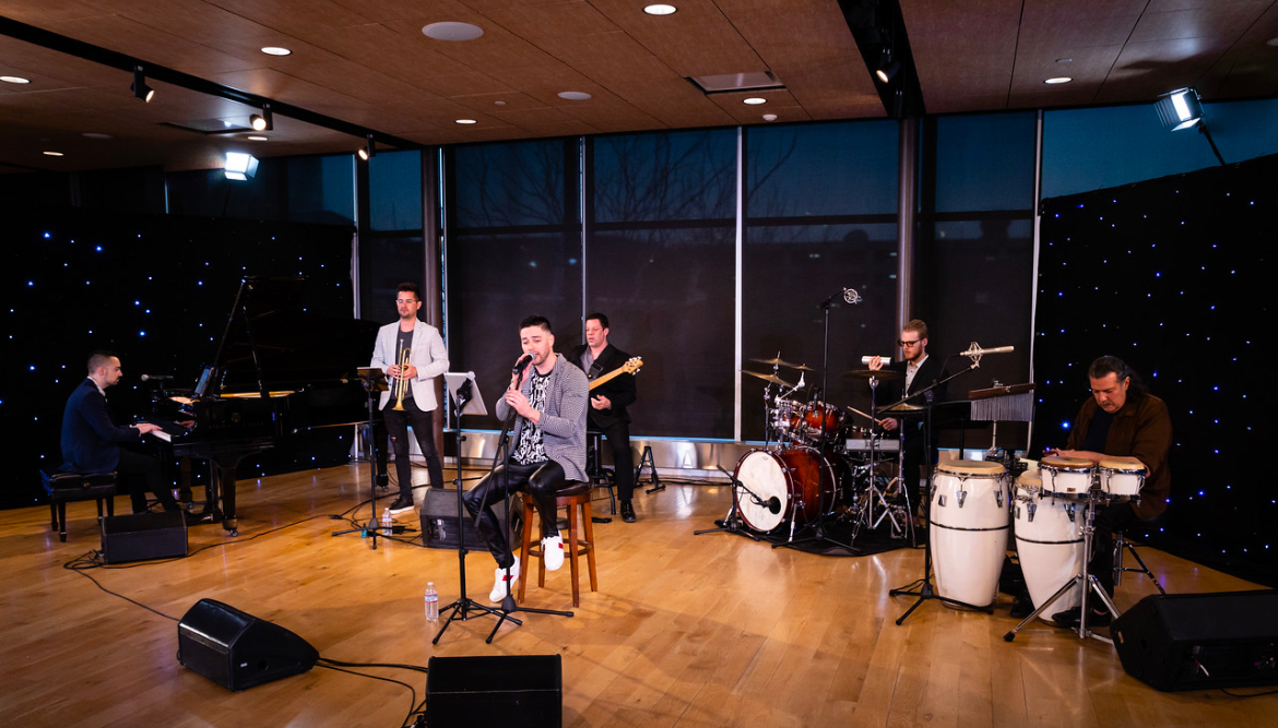 international corporate lounge entertainment