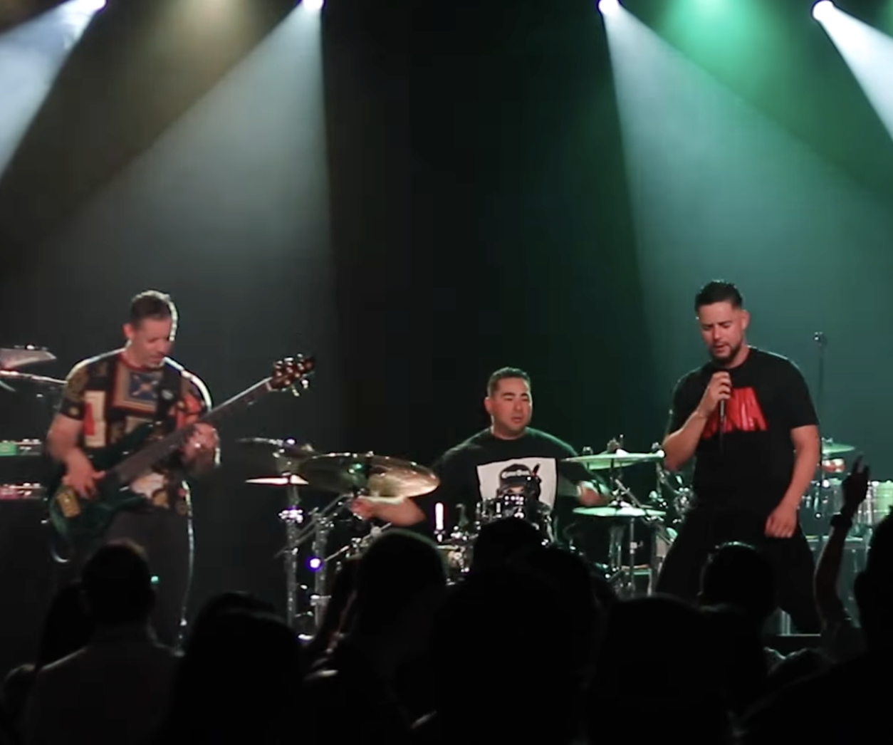 Performing alongside Venezuelan funk and dance group Los Amigos Invisibles.